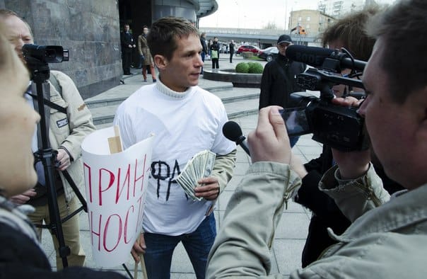 Андрей Скворцов &ndash; о перебоях и дженериках АРВТ, гомофобии и взаимоотношениях в дискордантной семье