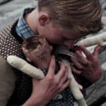 Мальчики не должны играть в куклы...