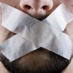 Роскомнадзор отказался штрафовать СМИ за новости о признании гей-брака