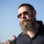 Москвича с проколотыми ушами избили в магазине Стерлигова