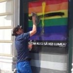 Убьём их добротой, - борьба с гомофобными граффити гей-активистов