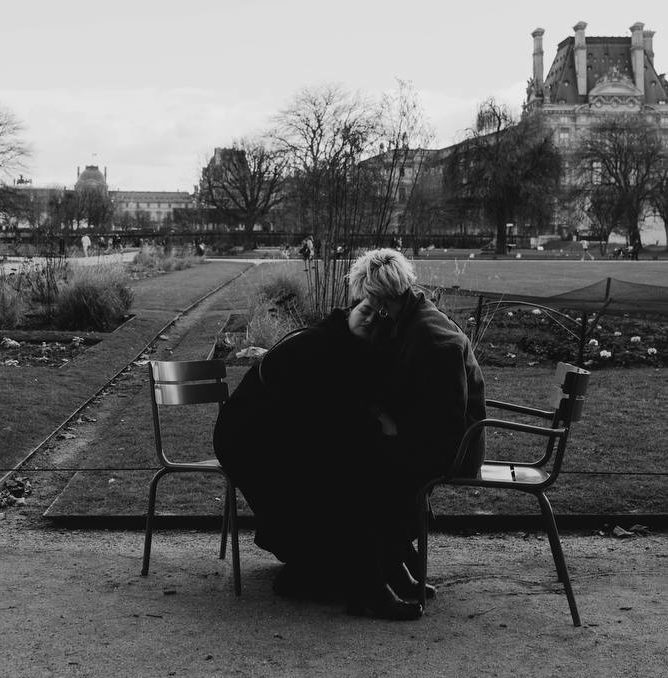 Юля и Полина &mdash; эмиграция в Париж во время войны