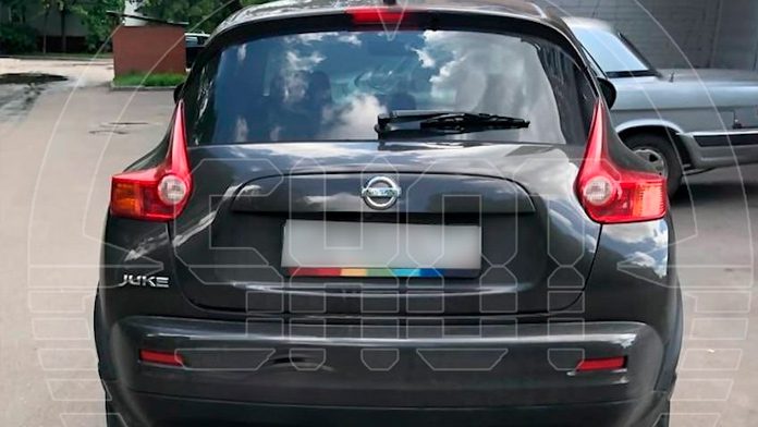 &laquo;ЛГБТ-пропаганду&raquo; из-за радужной наклейки