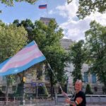Активисты против трансфобии у российского посольства в Берлине