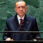 Президент Турции перепутал цвета ООН с ЛГБТ-флагом
