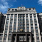 В Госдуме хотят запретить усыновлять детей иностранцам из стран, где разрешена «смена пола»