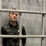Гомофобу, избившему двух девушек, назначили наказание