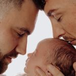 Instagram засчитал фото гей пары как "деликатный" контент