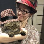 «Целую и тискаю я только кота»