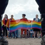 «Почему я остаюсь в России?» – личные истории ЛГБТК+ людей