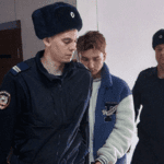 Pose гей клуб домашний арест