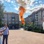 Гомофобный активист сжег ЛГБТ-флаг в Вильнюсе