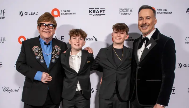 Элтон Джон, его муж Девид Ферниш и их двое сыновей-подростков