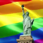 USA LGBT Statue of Liberty Статуя Свободы в США на фоне прайд-флага