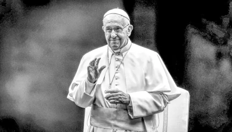 Папа Франциск, чёрно-белый фотопортрет