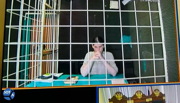 Фото SOTAvision. Ольга Сивушкина из СИЗО участвует в суде по видеосвязи