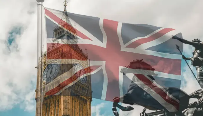 Флаг Великобритании и БигБэн на фоне