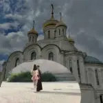 Сцена из видео общения с батюшкой в Сретенском монастыре