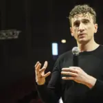 Брок Макгиллис, первый профессиональный хоккеист, совершивший каминг-аут как гей