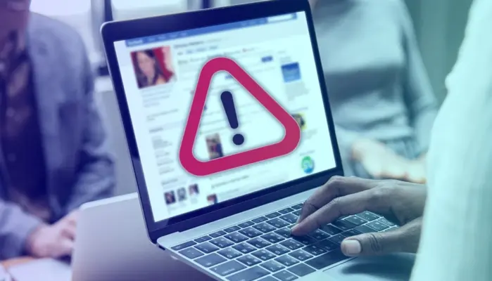 на мониторе ноутбука всплывающий знак об опасном контенте