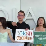 иноагент Максим Алиев на акции против войны