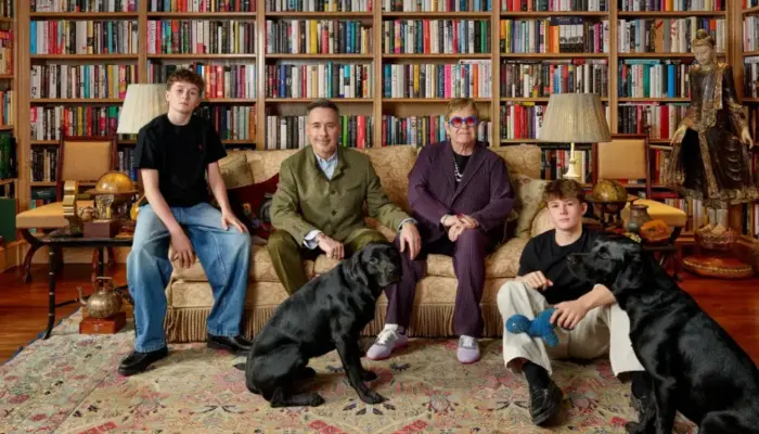 Элтон Джон, Дэвид Фёрниш, их сыновья и собаки