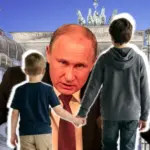 гневный Путин смотрит на двух мальчиков, взявшихся за руки, на фоне европейских и российских достопримечательностей
