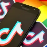 TikTok на радужном фоне